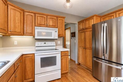 111 Loraine Drive Lake Crystal MN 56055