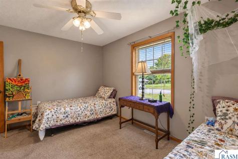 111 Loraine Drive Lake Crystal MN 56055