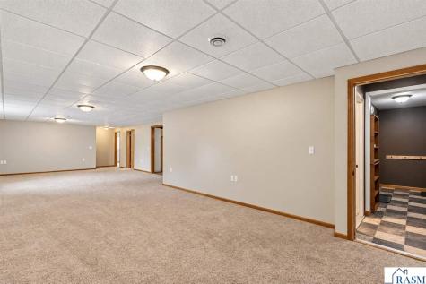 111 Loraine Drive Lake Crystal MN 56055