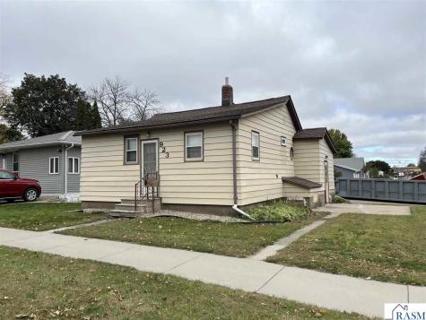 923 7th Avenue North St. James MN 56081