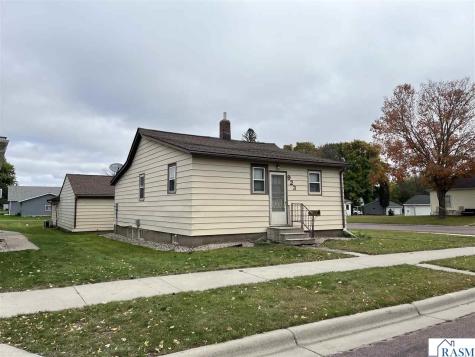 923 7th Avenue North St. James MN 56081