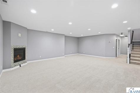 820 Fieldcrest Drive Mankato MN 56001