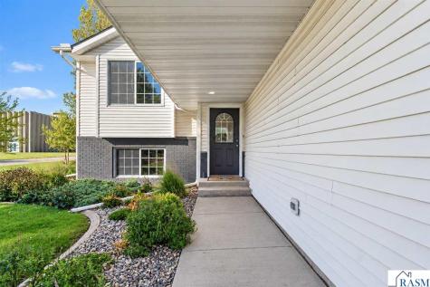 613 W Nathan Street Lake Crystal MN 56055