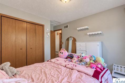 613 W Nathan Street Lake Crystal MN 56055