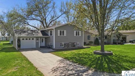 802 1st Street SW Madelia MN 56062