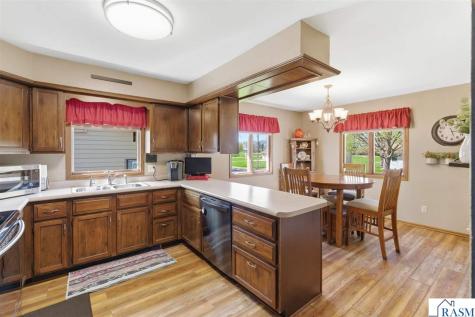 802 1st Street SW Madelia MN 56062