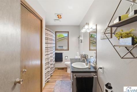 802 1st Street SW Madelia MN 56062