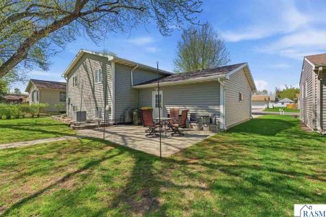 802 1st Street SW Madelia MN 56062