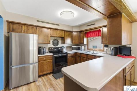 802 1st Street SW Madelia MN 56062
