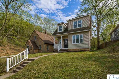 407 E Pleasant Street Mankato MN 56001