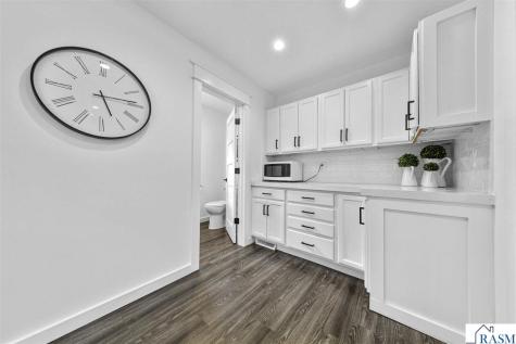 407 E Pleasant Street Mankato MN 56001