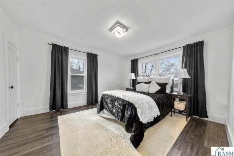 407 E Pleasant Street Mankato MN 56001