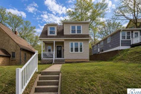 407 E Pleasant Street Mankato MN 56001