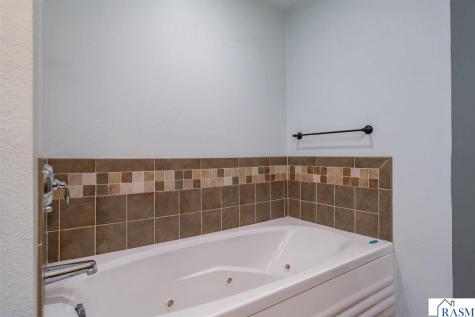 105 Jade Court Mankato MN 56001