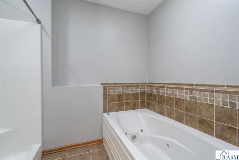 105 Jade Court Mankato MN 56001