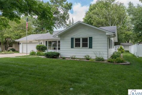 1506 James Drive North Mankato MN 56000-3