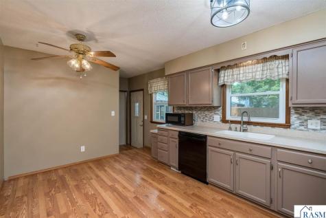 1506 James Drive North Mankato MN 56000-3