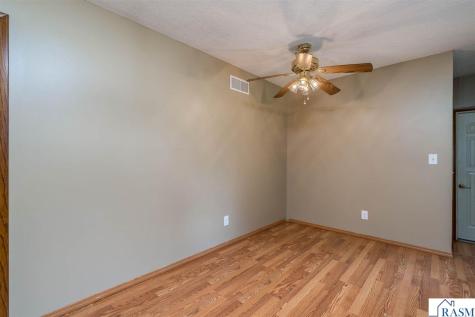 1506 James Drive North Mankato MN 56000-3