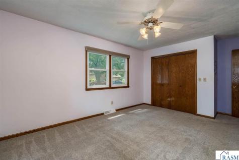 1506 James Drive North Mankato MN 56000-3