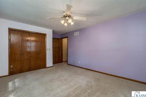 1506 James Drive North Mankato MN 56000-3