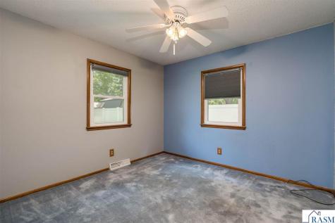 1506 James Drive North Mankato MN 56000-3