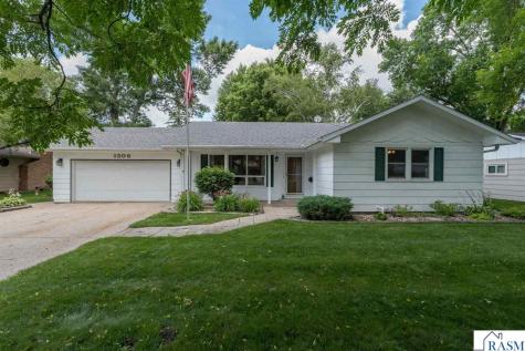 1506 James Drive North Mankato MN 56000-3