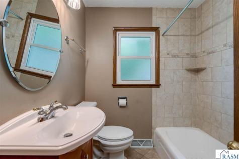 1506 James Drive North Mankato MN 56000-3