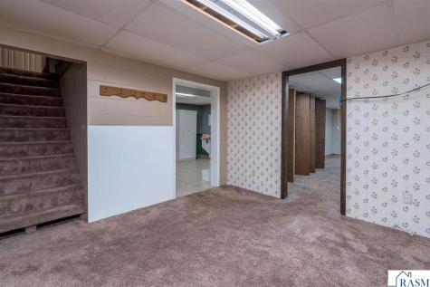 1506 James Drive North Mankato MN 56000-3