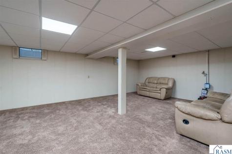1506 James Drive North Mankato MN 56000-3