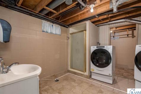 1506 James Drive North Mankato MN 56000-3