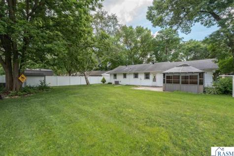 1506 James Drive North Mankato MN 56000-3