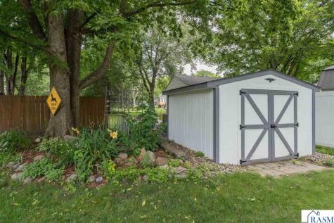 1506 James Drive North Mankato MN 56000-3