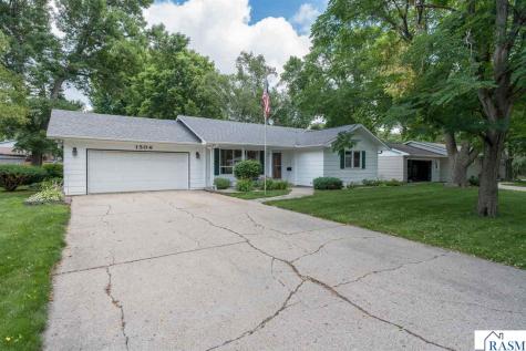 1506 James Drive North Mankato MN 56000-3