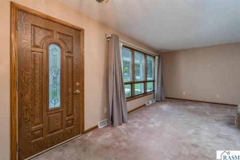 1506 James Drive North Mankato MN 56000-3