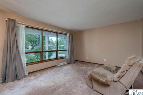 1506 James Drive North Mankato MN 56000-3