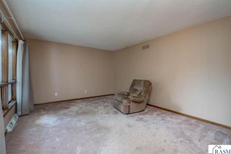 1506 James Drive North Mankato MN 56000-3
