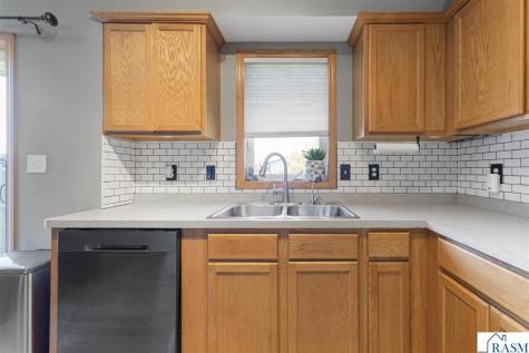 144 Gambrelle Court Mankato MN 56001