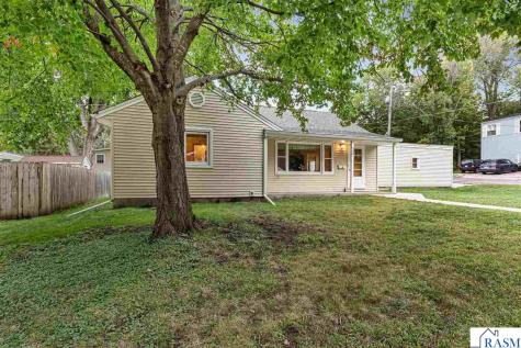 737 Gwyn Drive Mankato MN 56001