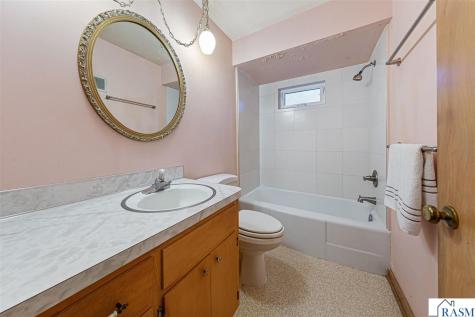 737 Gwyn Drive Mankato MN 56001
