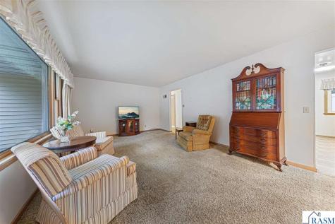 737 Gwyn Drive Mankato MN 56001