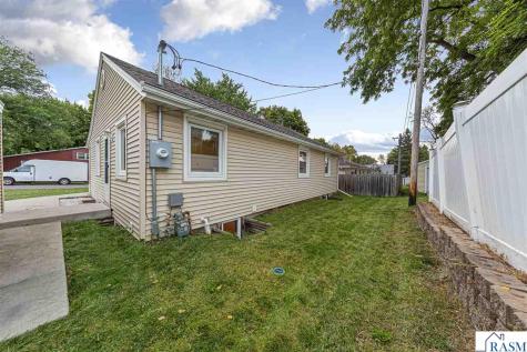 737 Gwyn Drive Mankato MN 56001
