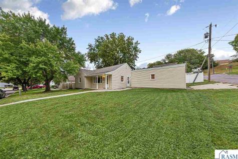 737 Gwyn Drive Mankato MN 56001