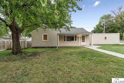 737 Gwyn Drive Mankato MN 56001