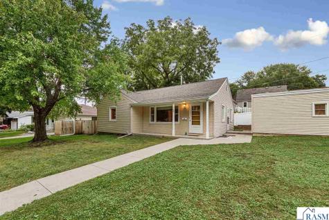 737 Gwyn Drive Mankato MN 56001