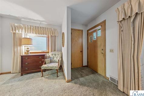 737 Gwyn Drive Mankato MN 56001