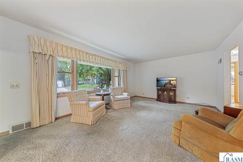 737 Gwyn Drive Mankato MN 56001