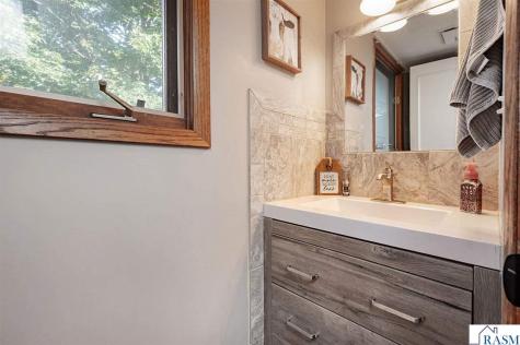 11404 330th Avenue Blue Earth MN 56013