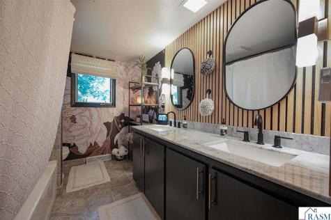 11404 330th Avenue Blue Earth MN 56013
