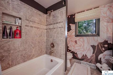 11404 330th Avenue Blue Earth MN 56013