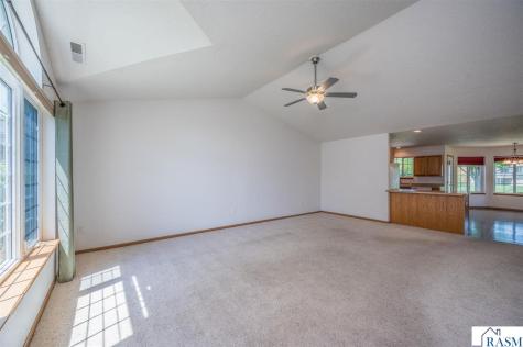 105 Gull Path Mankato MN 56001